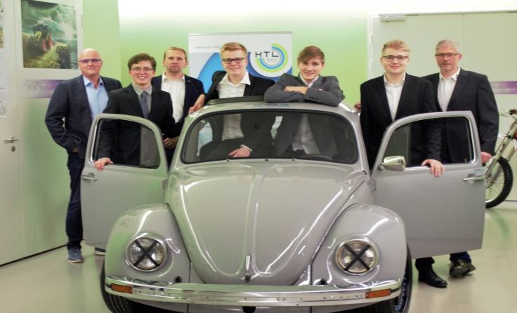 Die HTL-Absolventen haben diesen VW-Käfer zu einem Elektroauto umgebaut. Fotos: HTL Ried