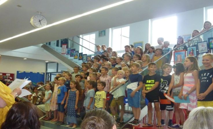 Die Schüler in der Aula bei der Abschlusspräsentation. Foto: privat