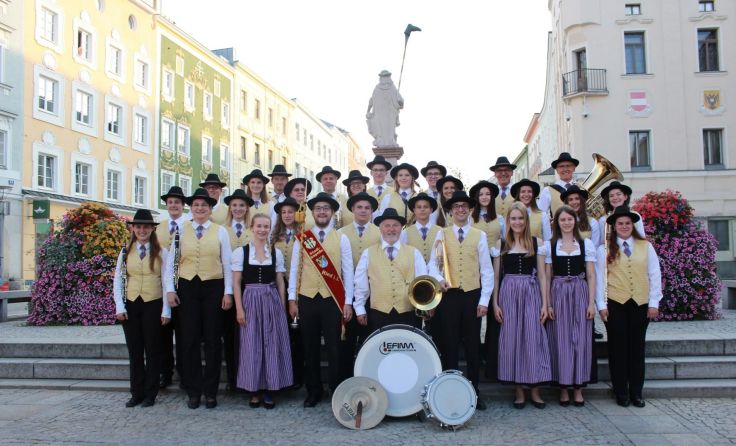 Gemeinschaftsfoto vor dem Dietmarbrunnen Foto: privat
