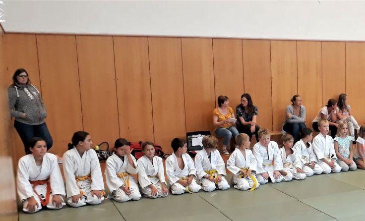 Die Kinder verfolgen aufmerksam die Anweisungen. Foto: privat
