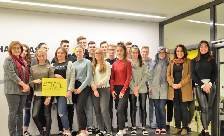 Die 3DK der HAK Ried spendete 750 Euro an die Kinderkrebshilfe. Foto: privat