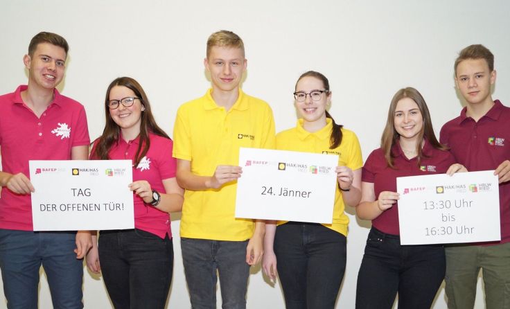 Die Schüler sind auf die vielen Fragen der Besucher sehr gut vorbereitet. Foto: privat