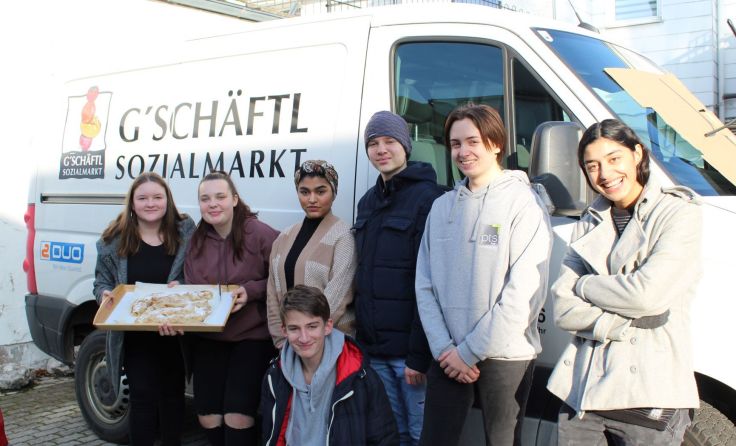 Die Jugendlichen liefern ihr Gebäck in den Sozialmarkt. Foto: PTS
