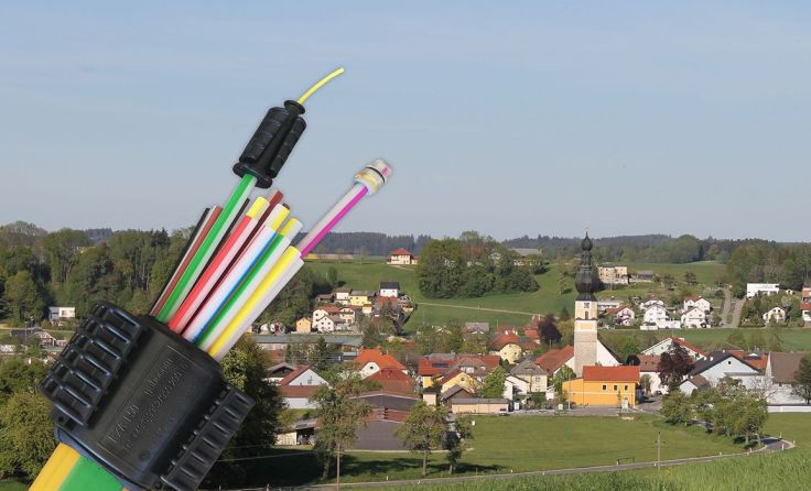Auch die Gemeinde Mettmach hat sich für die Glasfaser-Technologie entschieden. Fotos: Infotech