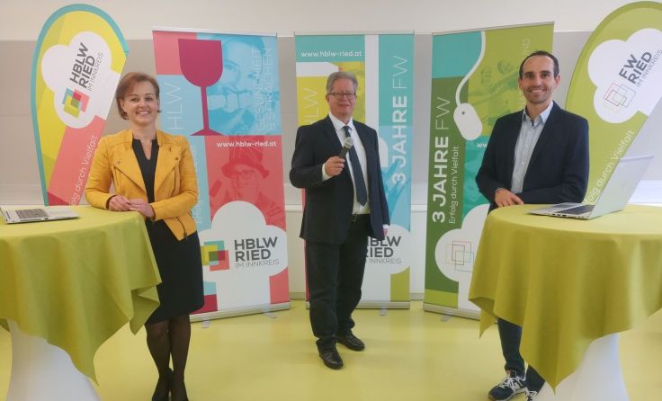 Die Pädagogen Margit Parzer, Direktor Bernhard Mayer und Christian Kaiser Foto: HBLW