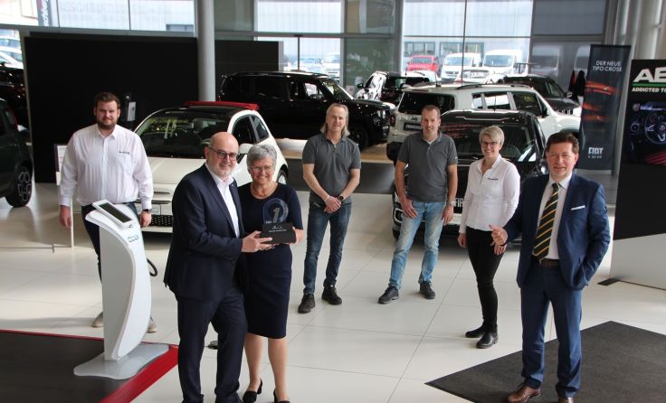 Das Team von Automobile Deschberger freut sich über die Auszeichnung. Foto: privat