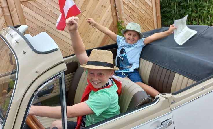 Simon Gstöttner aus Ried mit seinem Zeugnis Foto: privat