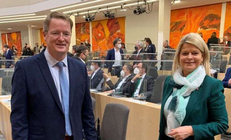 Manfred Hofinger im Gespräch mit Klaudia Tanner im Parlament Foto: privat