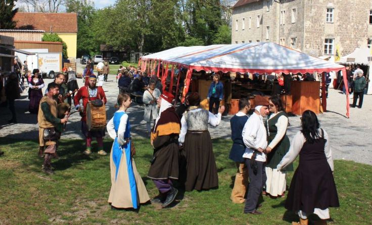 Das Burgareal bietet die perfekte Kulisse. Foto: Castrenses de Obernperge