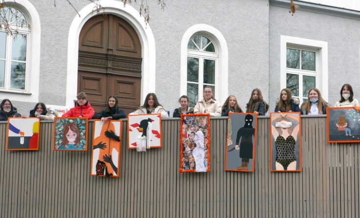 Die Schüler machen auf das Thema „Gewalt gegen Frauen“aufmerksam. (Foto: privat)
