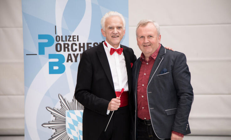 Dirigent Mösenbichler und Karl Rauscher (Foto: Tobias Epp Fotografie)