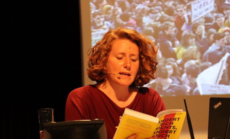 Katharina Rogenhofer bei ihrer Lesung im Sparkassen-Stadtsaal (Foto: Planitzer)