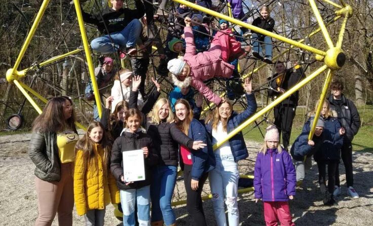 Die Schüler sind sehr stolz auf ihr Zertifikat. (Foto: Kompass Schule)