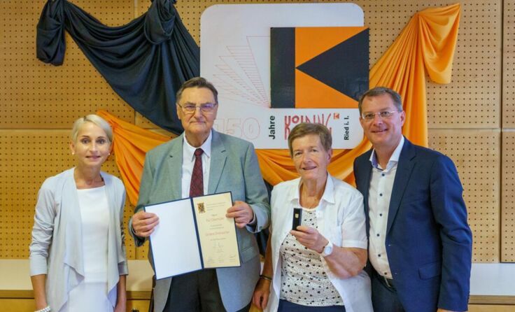 Paul Obermüller erhielt das Goldene Ehrenzeichen. (Foto: Stadtgemeinde Ried)