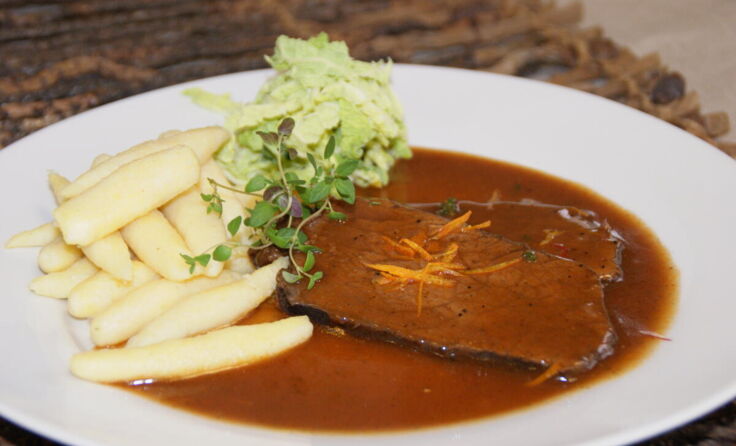 Gebeizter Hirschbraten mit Schupfnudeln (Foto: lk-oo-erdv)
