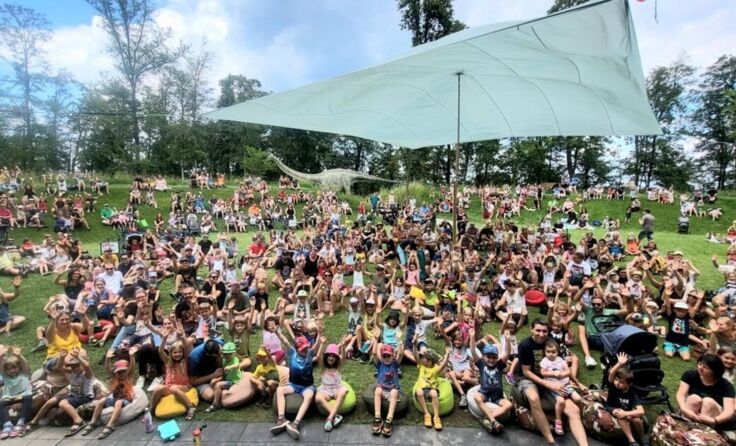 Gruppenfoto mit den Besuchern (Foto: Chrissi Dietachmair)