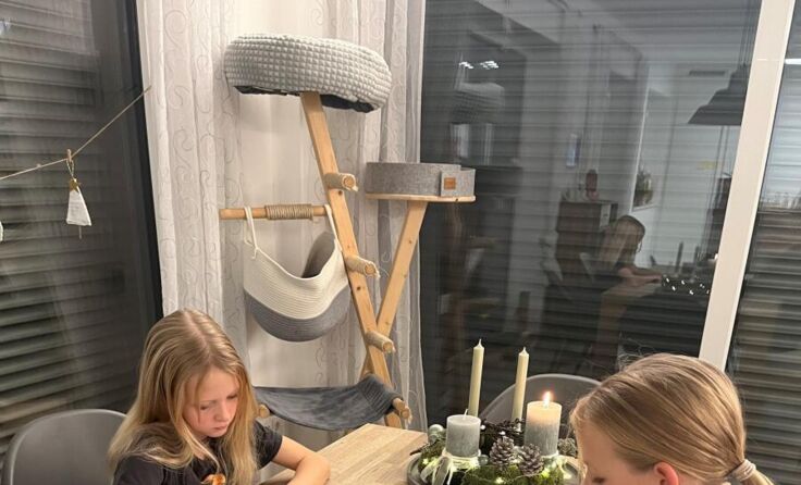 Auch Emelie und Marie malen mit (Foto: Infotech/Feichtinger)