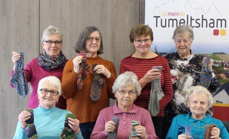 Die Damen haben 102 Socken gestrickt. (Foto: Krautgartner)