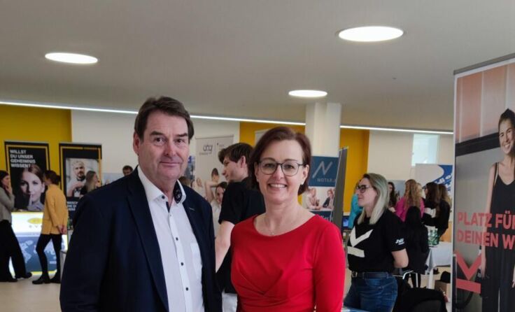 Direktorin Margit Parzer (HBLW|FW Ried) und Direktor Hubert Wiesinger (HAK|HAS Ried) (Foto: privat)