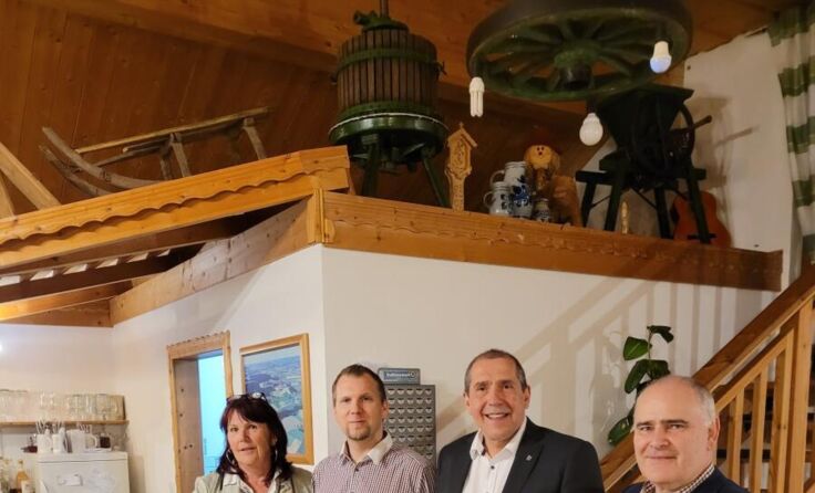 V. l.: Gabi Mann, Peter Zettel, Bgm. Ludwig Reitinger, LAbg. Thomas Dim (Foto: FPÖ)