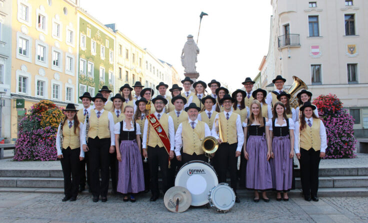 Gruppenfoto mit den Musikern der Stadtkapelle Ried. (Foto: privat)
