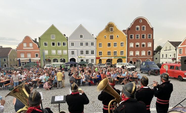 Die Irchinger Feuerwehrmusik machte den Abschluss der Platzkonzerte. (Foto: Gemeinde)