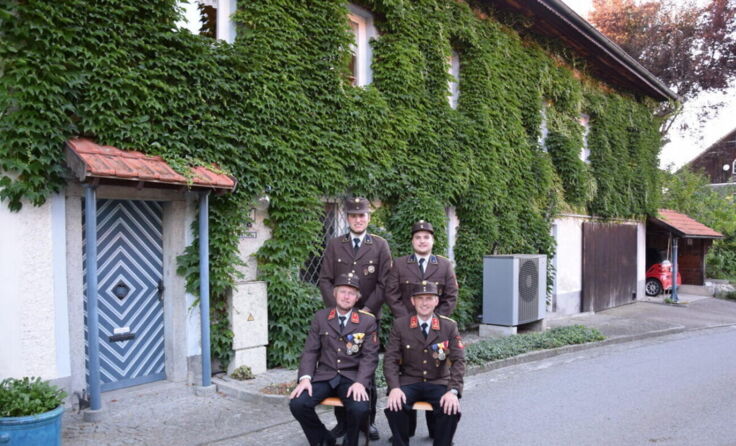 Das Kommando vor den Gründungslokal in Anetsham 17 (Foto: privat)