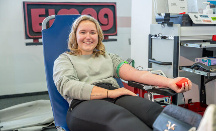 Selina Schachinger aus Neuhofen hat Blut gespendet. (Foto: ÖVP Ried/Wiesinger)