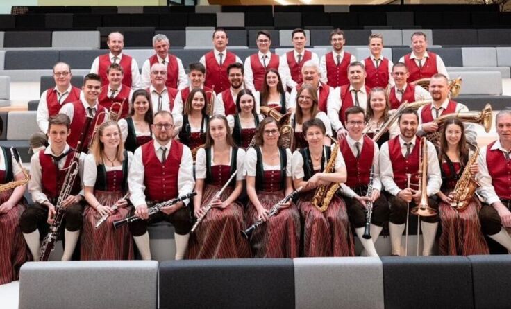 Gruppenfoto mit den Musikern im Future Dome (Foto: MV Gurten)