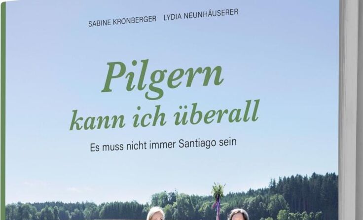Im Pilgerbuch findet der Leser 18 Tagestouren. (Foto: Lydia Neunhäuserer)