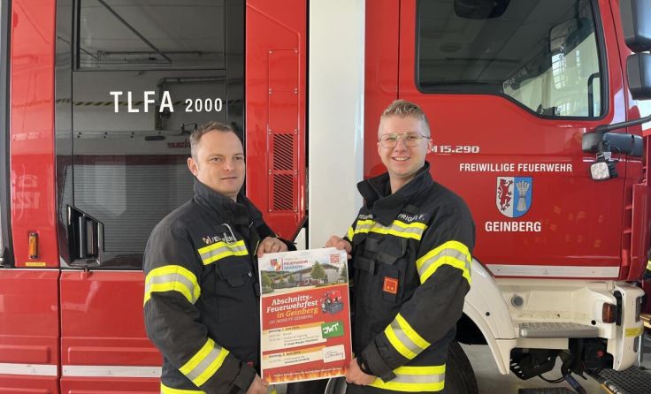 Christoph Petermaier und Fabian Prighel laden allen zum Festwochenende ein. (Foto: FF Geinberg)