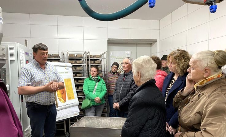 Die Vichtensteiner in Mayers Bio-Bäckerei (Foto: Luger)