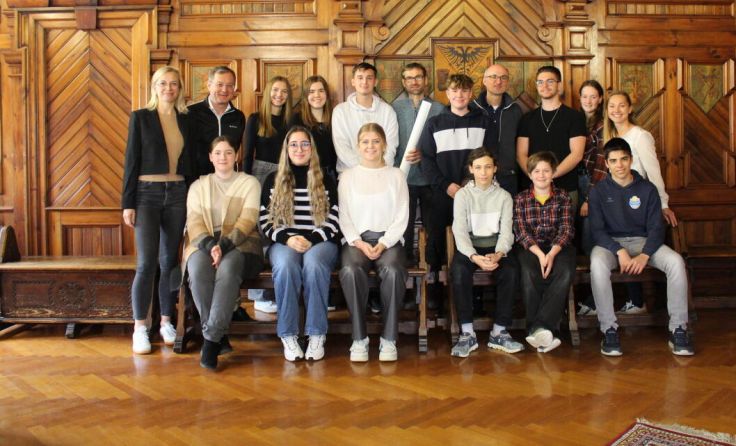 Die Schüler bei der Präsentation im Rathaus (Foto: KEM Inn-Hausruck)