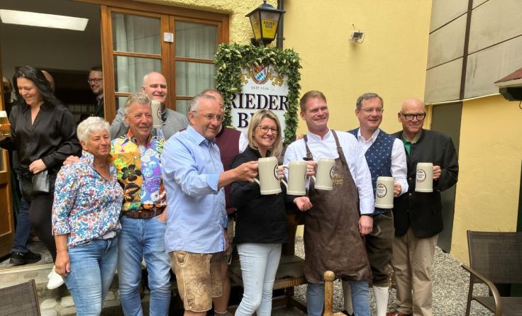 Bieranstich bei der M2's Platzl Eröffnung am Sonntag (Foto: privat)
