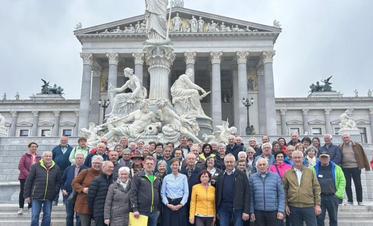 Die Rieder Pensionisten vor dem Parlament (Foto: privat)