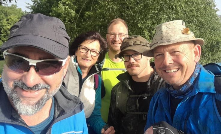 Sie sind leidenschaftliche Wanderer: Sven, Johanna, Josef, Bernhard und Jogl (Foto: Schiszler)