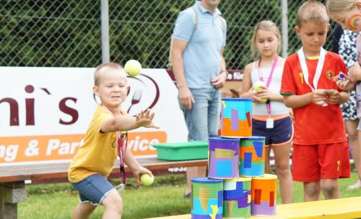 Geschicklichkeit war an den Spielstationen gefragt. (Foto: FV Riegerting)
