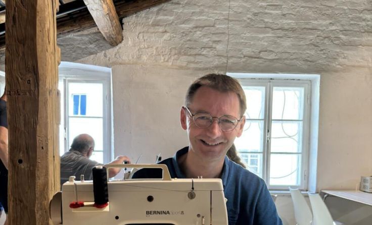Auch die Nähwerkstatt wird sehr gut angenommen. (Foto: Repair Café Ried)