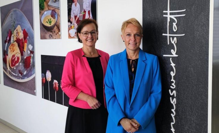 Direktorin Margit Parzer und Fachvorständin Manuela Köttl (Foto: HBLW Ried)
