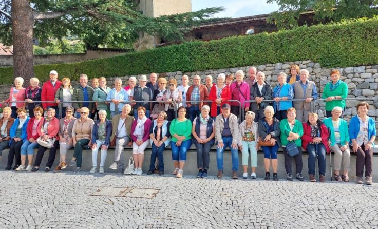 Gruppenfoto mit den Altbauern aus dem Bezirk Ried (Foto: Katharina Gurtner)