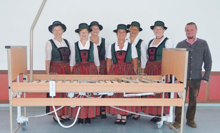 Die Ausschussmitglieder der Goldhaubengruppe mit Bürgermeister Hannes Aigner (Foto: Gemeinde)