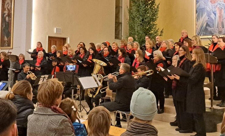 Der Riedbergchor bei seinem Auftritt (Foto: Bertich)