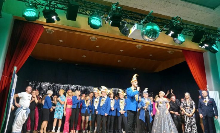 Gruppenbild mit den Mitgliedern der Faschingsgilde Eberschwang (Foto: Tips/Pixner)