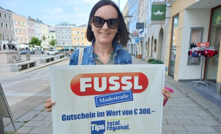 Sandra Haid hat den 300 Gutschein von Fussl gewonnen. (Foto: Tips/Pixner)