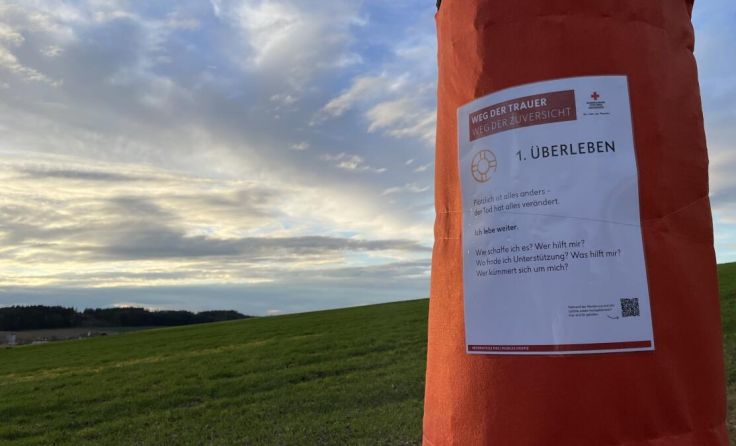 An verschiedenen Stationen werden den Trauernden Fragen aufgezeigt. (Foto: RK Ried)