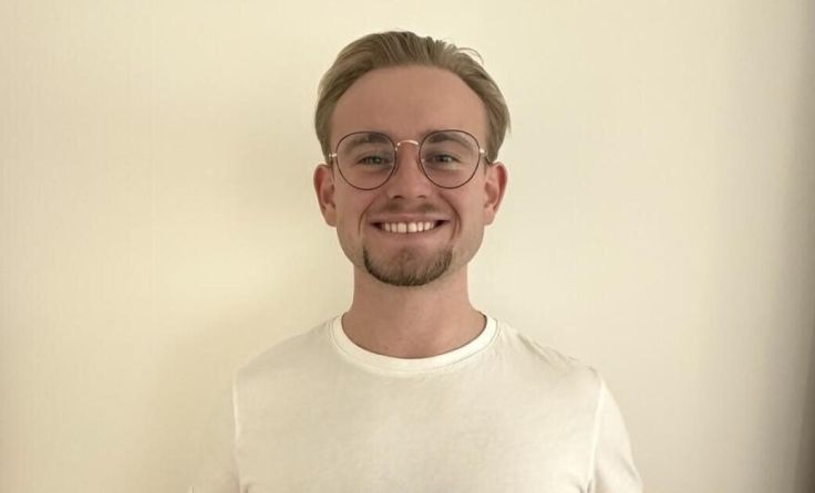 Nils Starzengruber freut sich, dass bereits sein zweites Buch erschienen ist. (Foto: privat)