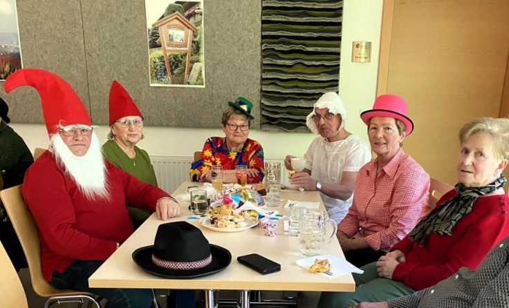 Gemütliches Beisammensein am unsinnigen Donnerstag. (Foto: Luger)