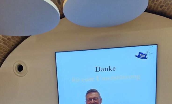 Kapellmeisterin Julia Siegel und Bürgermeister Roland Pichler (Foto: Wundsam)