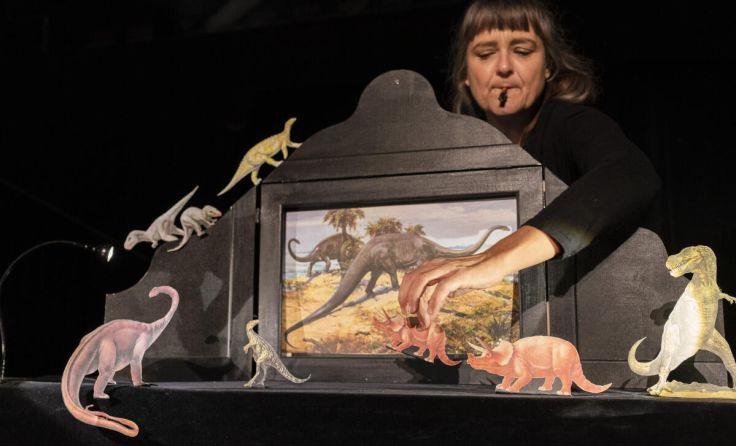 Mary Anning erwckt die Dinosaurier zum Leben. (Foto: Nick Mangafas)