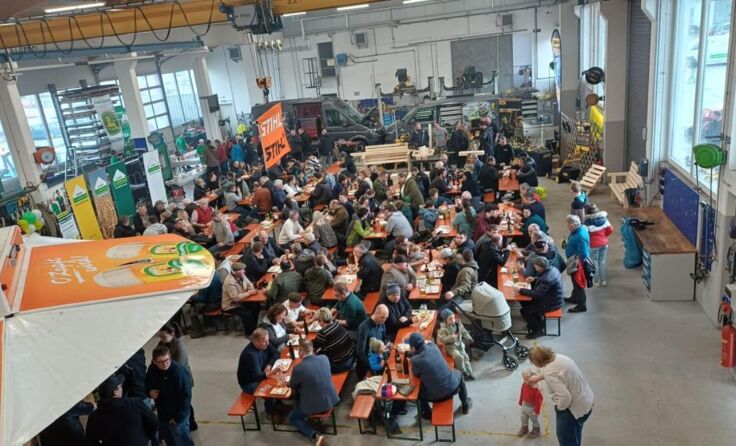 In der Halle konnten sich die Besucher stärken. (Foto: Lagerhaus)